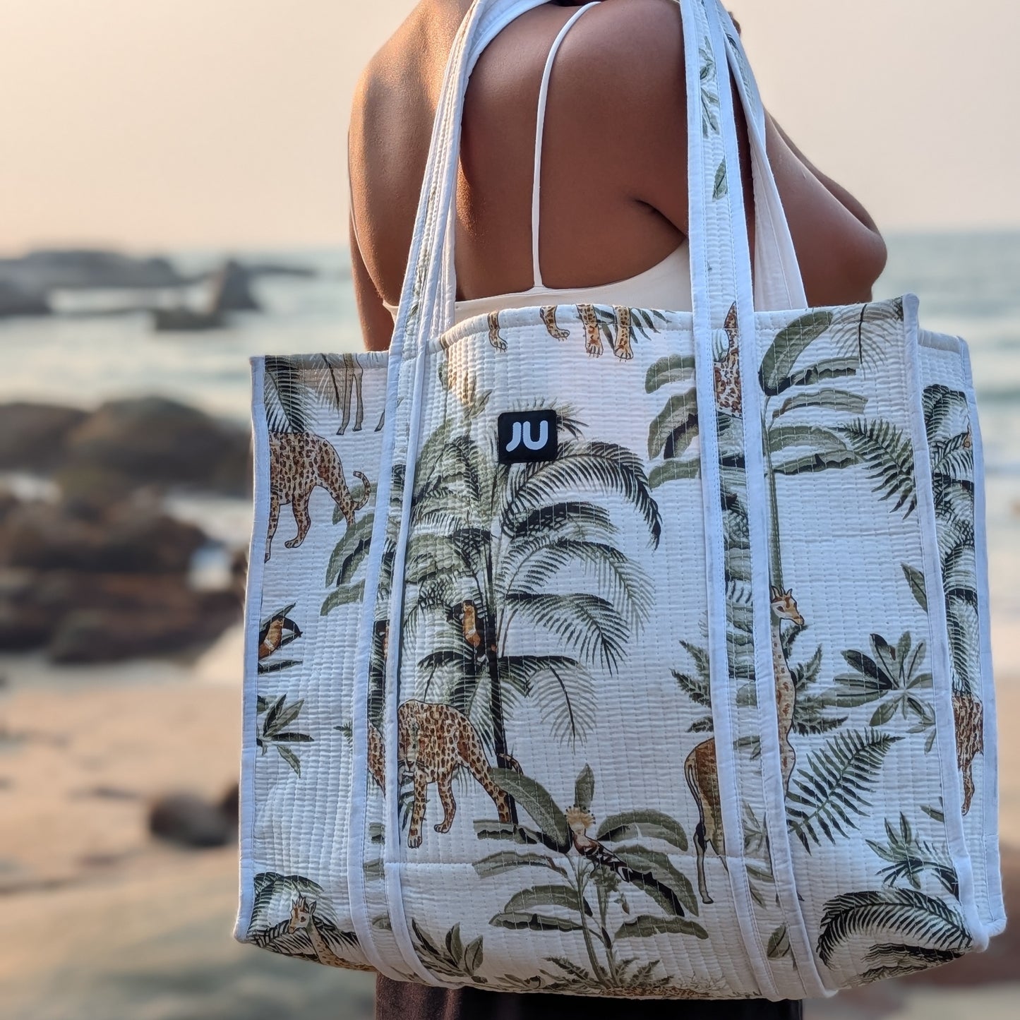 Shopper White Jungle